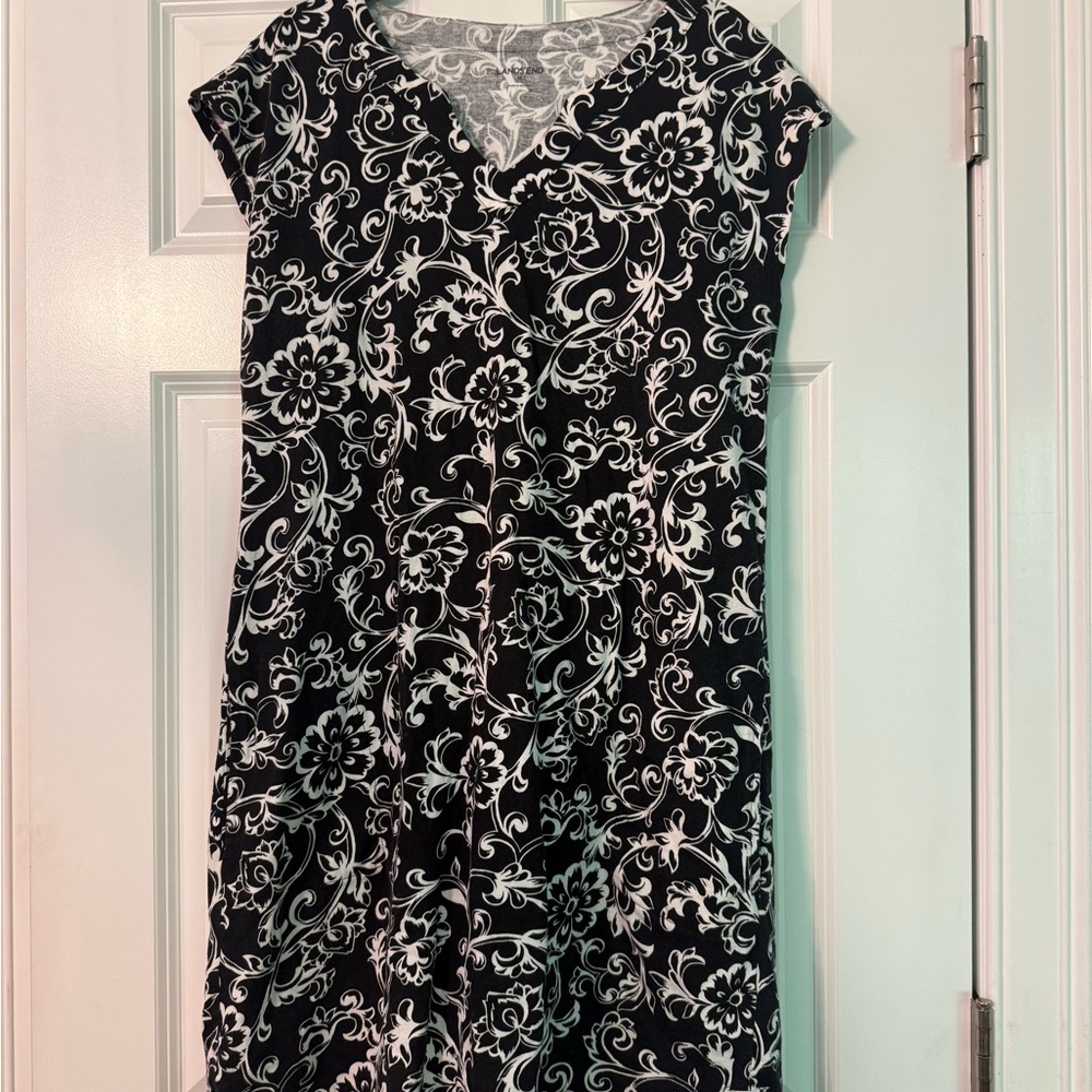 Lands' End Black and White size M Coverup